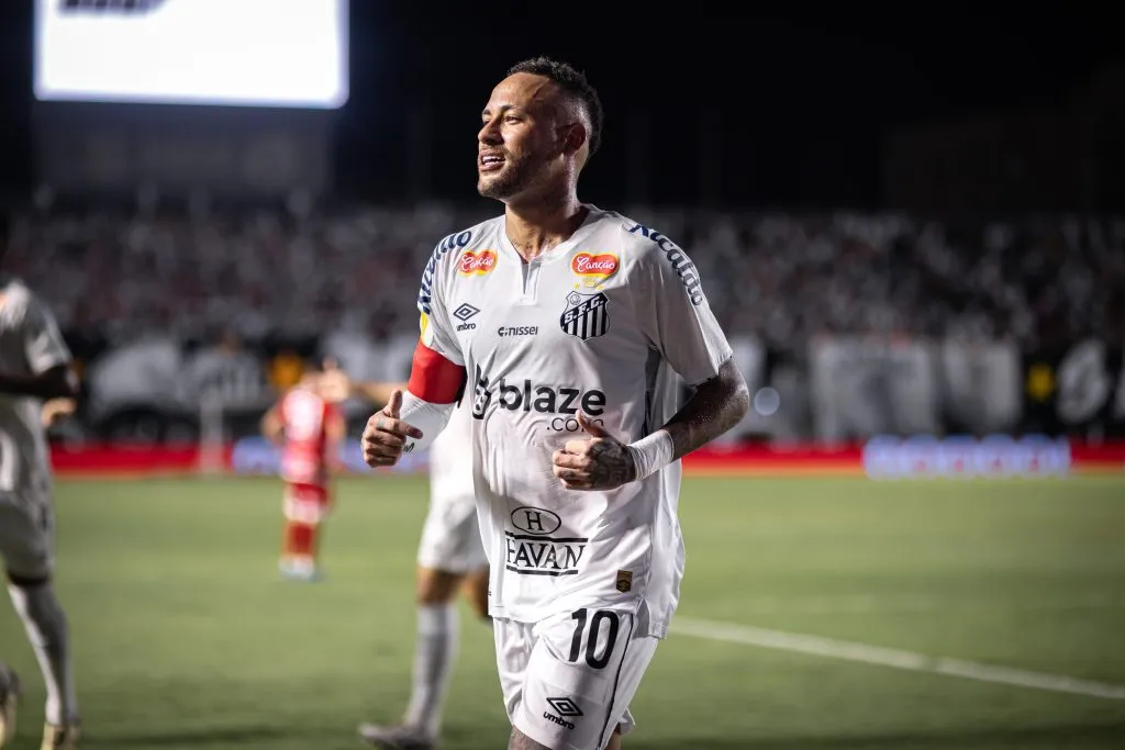 Neymar em ação na última partida do Santos, contra o Noroeste. Foto: Abner Dourado/AGIF