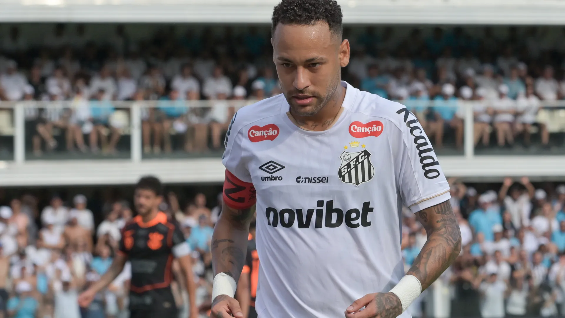 Neymar em ação pelo Santos contra o Corinthians – Foto: Jota Erre/AGIF