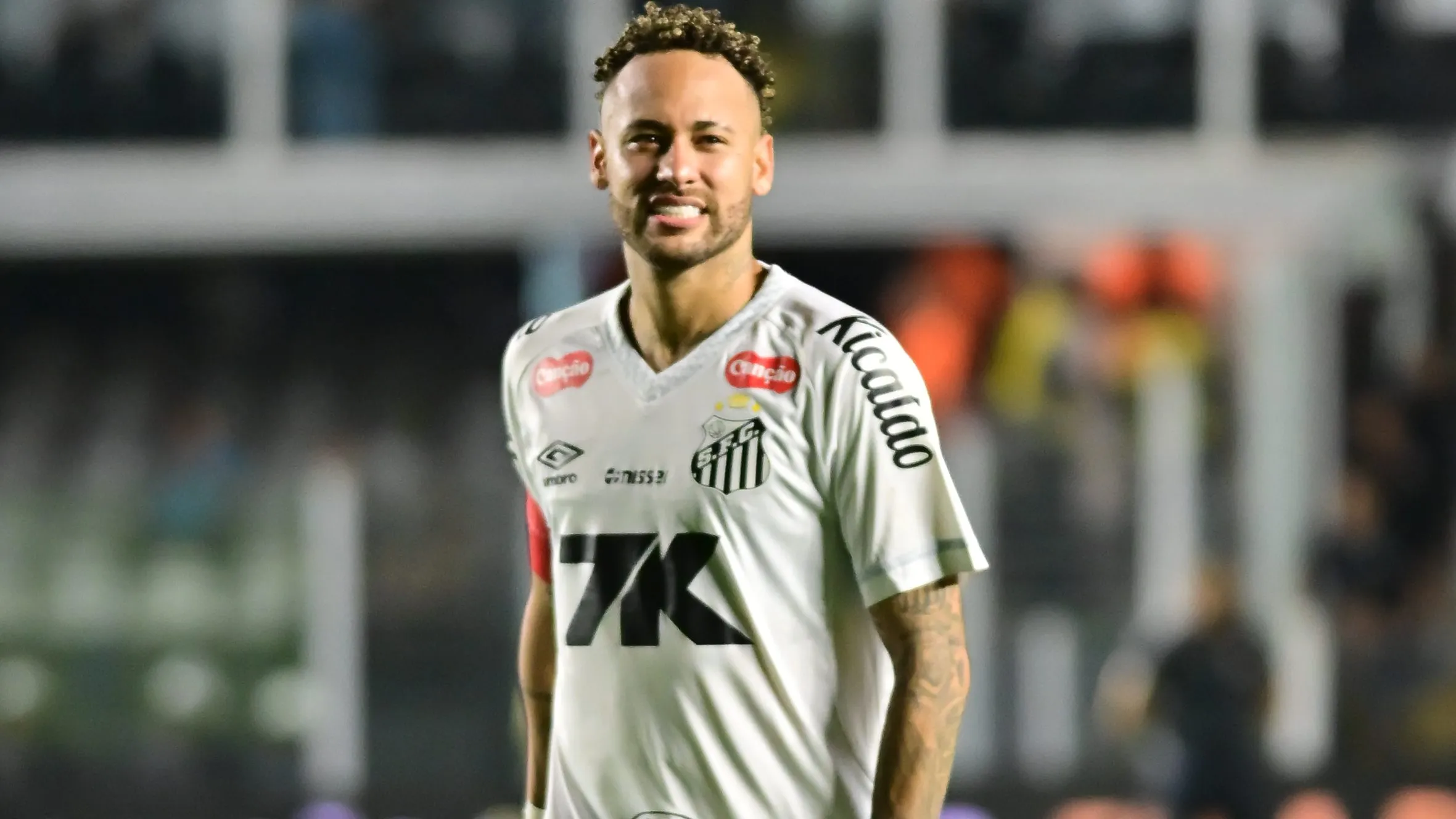 SP – SANTOS – 28/11/2025 – BRASILEIRO A 2025, SANTOS X SPORT – Neymar Jr jogador do Santos deixa o campo apos partida contra o Sport no estadio Vila Belmiro pelo campeonato Brasileiro A 2025. Foto: Jota Erre/AGIF