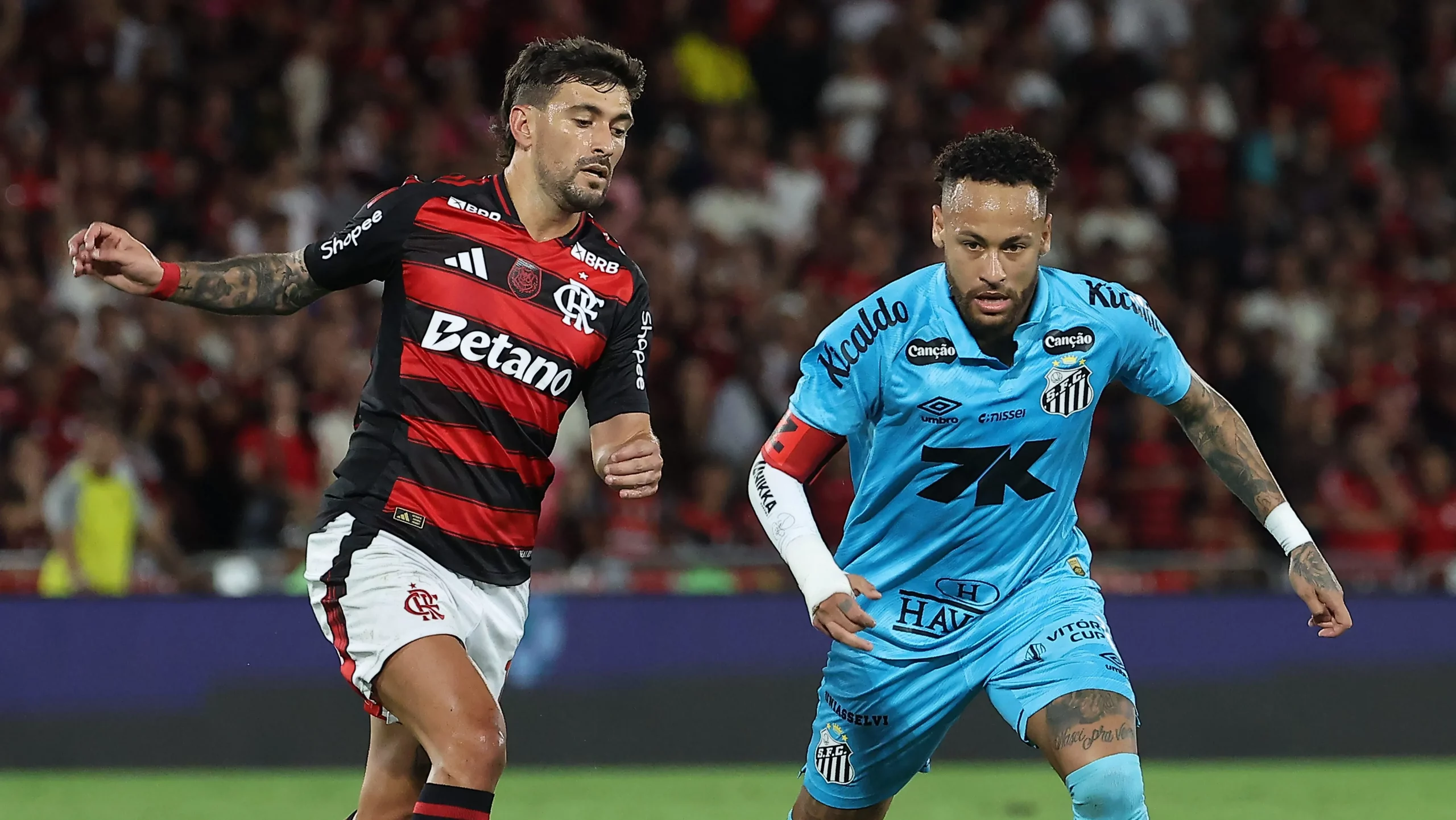 Arrascaeta ao lado de Neymar. Photo by Wagner Meier/Getty Images