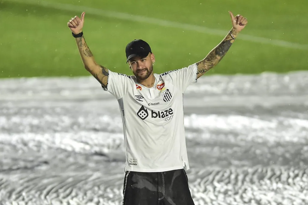 Neymar na apresentação. Photo by Mauro Horita/Getty Images