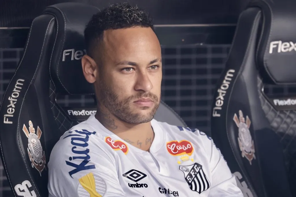Neymar durante partida pelo Santos. Foto: Marcello Zambrana/AGIF