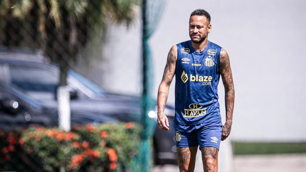 Neymar durante treinamento no CT Rei Pelé