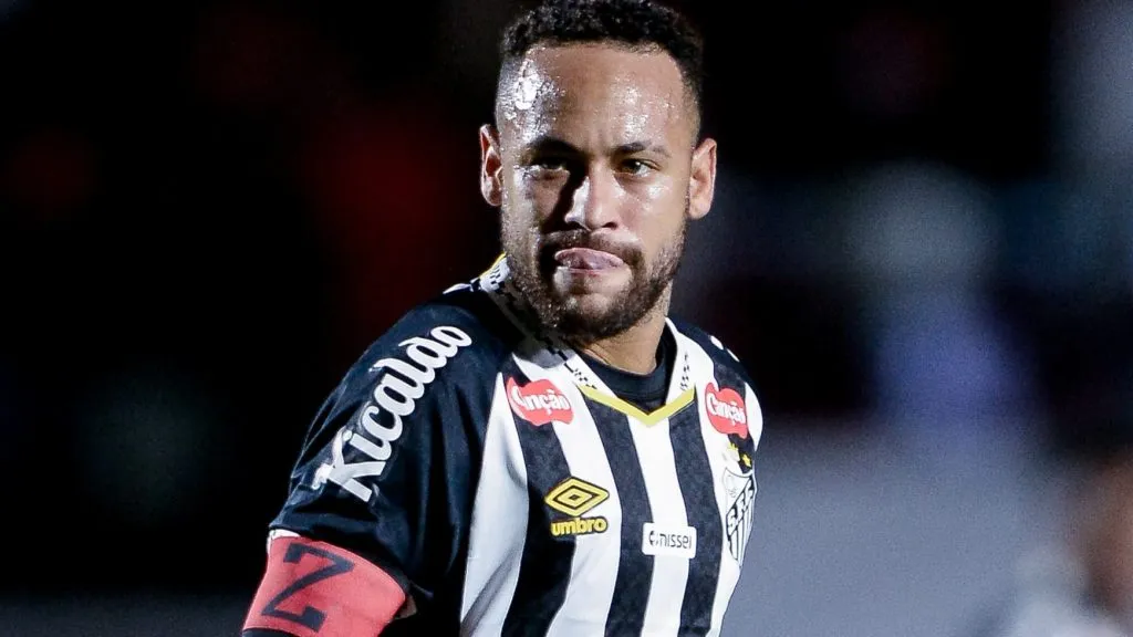 Neymar durante partida. Foto: Jhony Pinho/AGIF