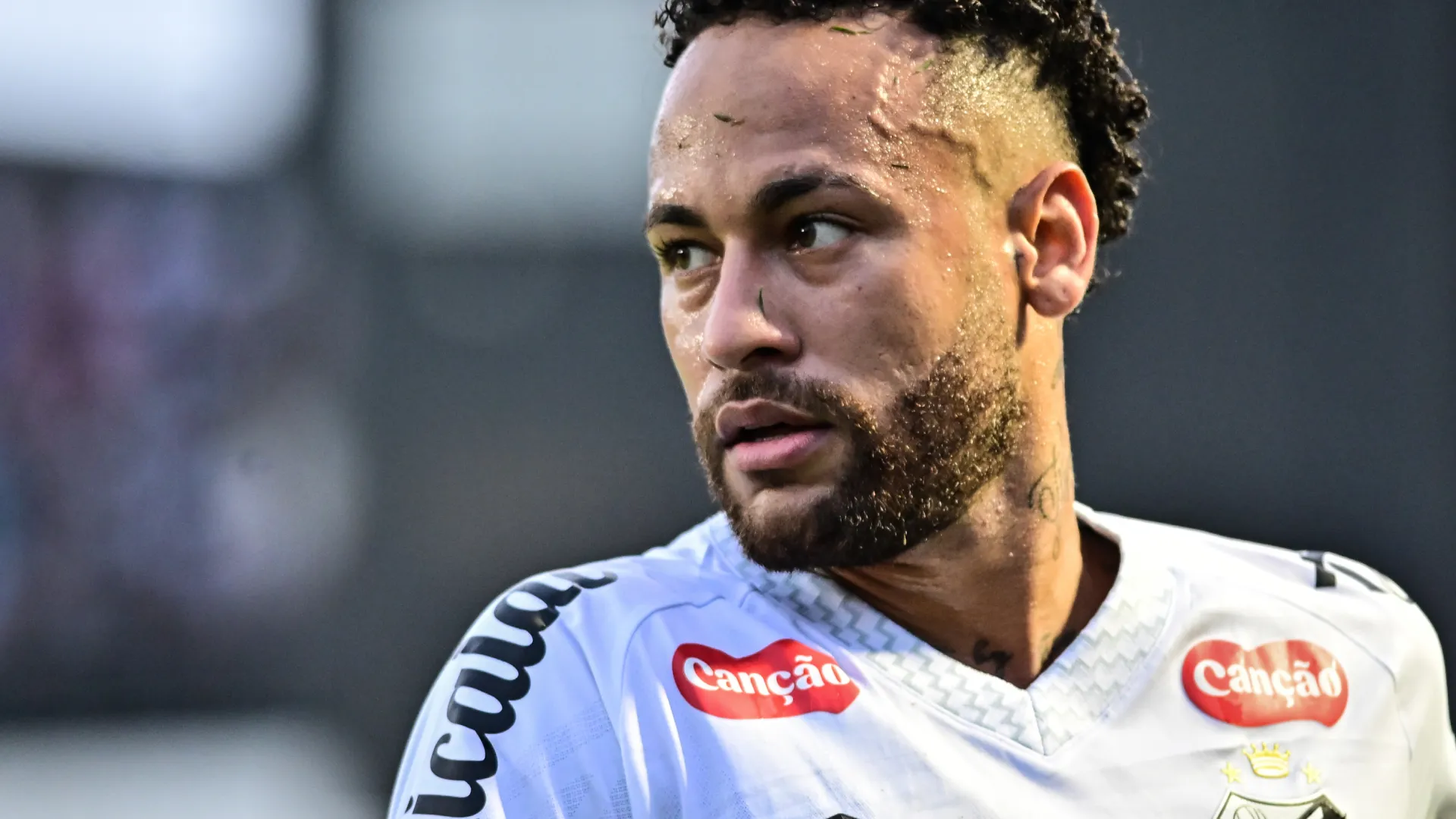 Neymar luta para evitar o rebaixamento do Santos no Brasileirão – Foto: Jota Erre/AGIF