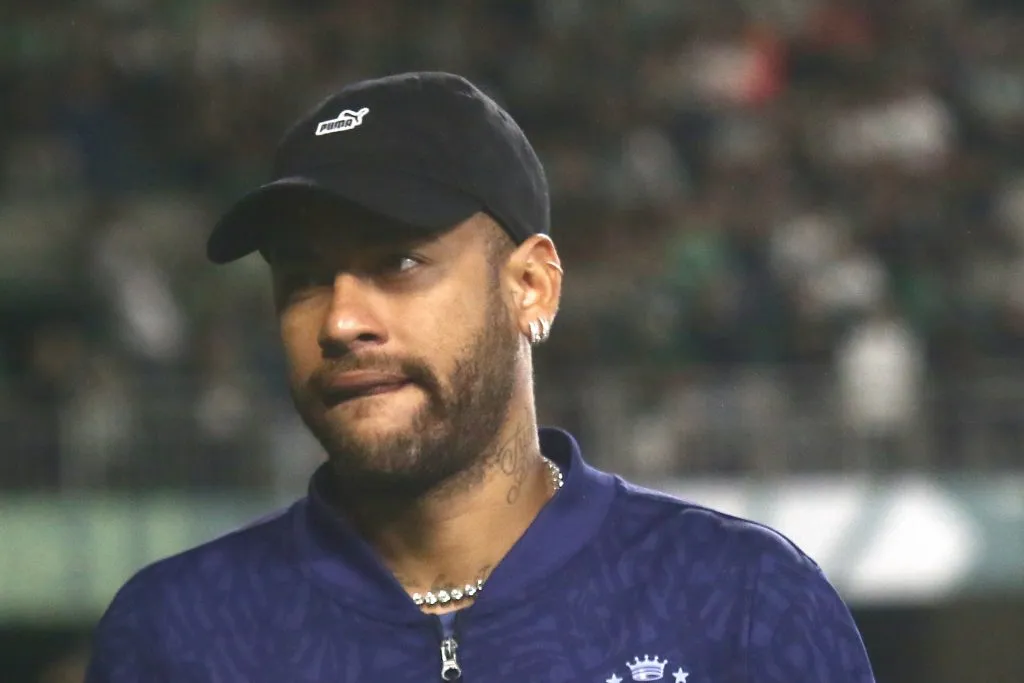 Neymar esteve presente no último domingo (16), em amistoso do Santos contra o Coritiba no Couto Pereira. Foto: Gabriel Machado/AGIF