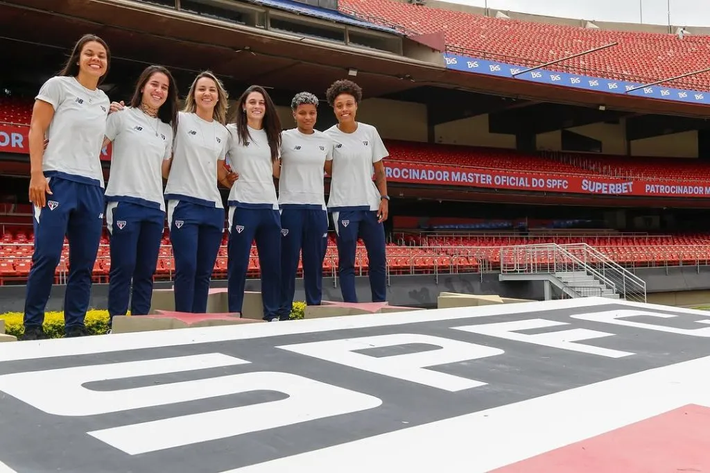 As novas joias do São Paulo conheceram o MorumBis e se juntaram ao elenco das são-paulinas para a temporada 2025  mirando grandes conquistas. Foto: Miguel Schincariol / saopaulofc