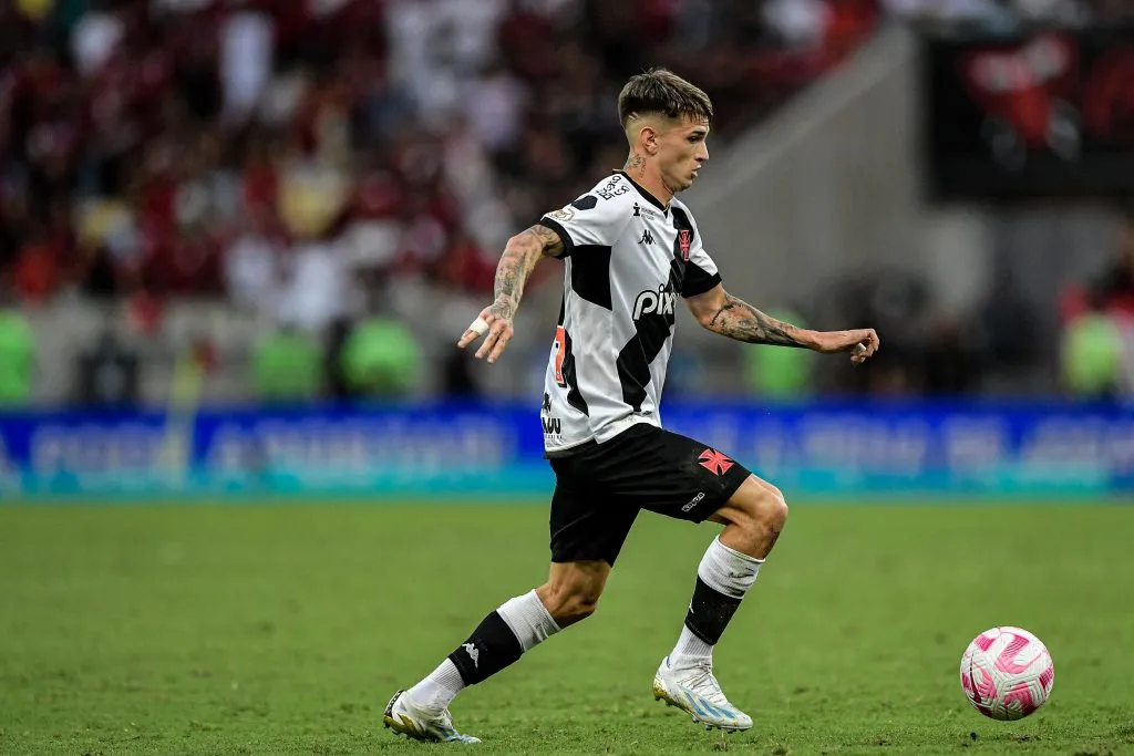 RJ – RIO DE JANEIRO – 22/10/2023 – BRASILEIRO A 2023, FLAMENGO X VASCO – Orellano jogador do Vasco durante partida contra o Flamengo no estadio Maracana pelo campeonato Brasileiro A 2023. Foto: Thiago Ribeiro/AGIF