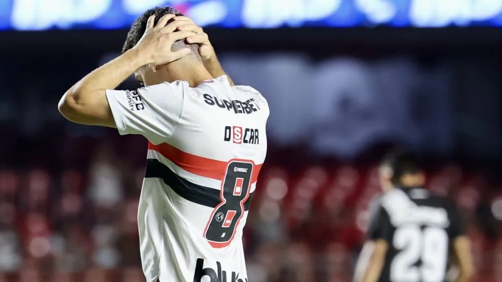 Tricolor n’ao quer antecipar retorno de Oscar para não ter problemas. Foto: Marcello Zambrana/AGIFFoto: Marcello Zambrana/AGIF