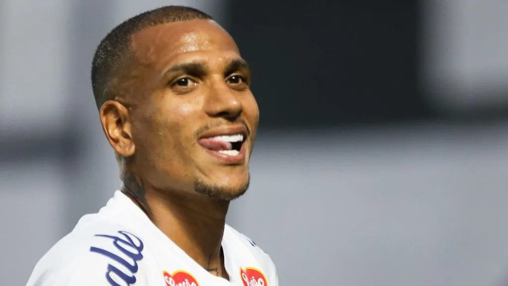 Otero jogador do Santos durante partida contra o Vila Nova-GO no estadio Vila Belmiro pelo campeonato Brasileiro B 2024. Foto: Reinaldo Campos/AGIF