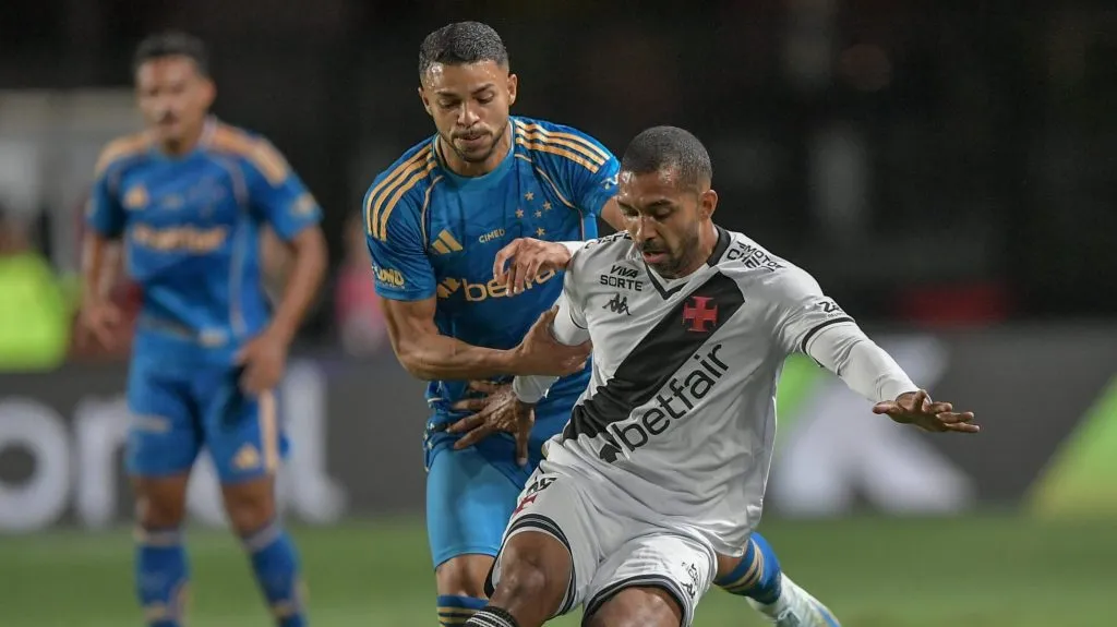 Paulo Henrique, jogador do Vasco, durante partida contra o Cruzeiro no estadio Sao Januario pelo campeonato Brasileiro A 2025. Foto: Thiago Ribeiro/AGIF
