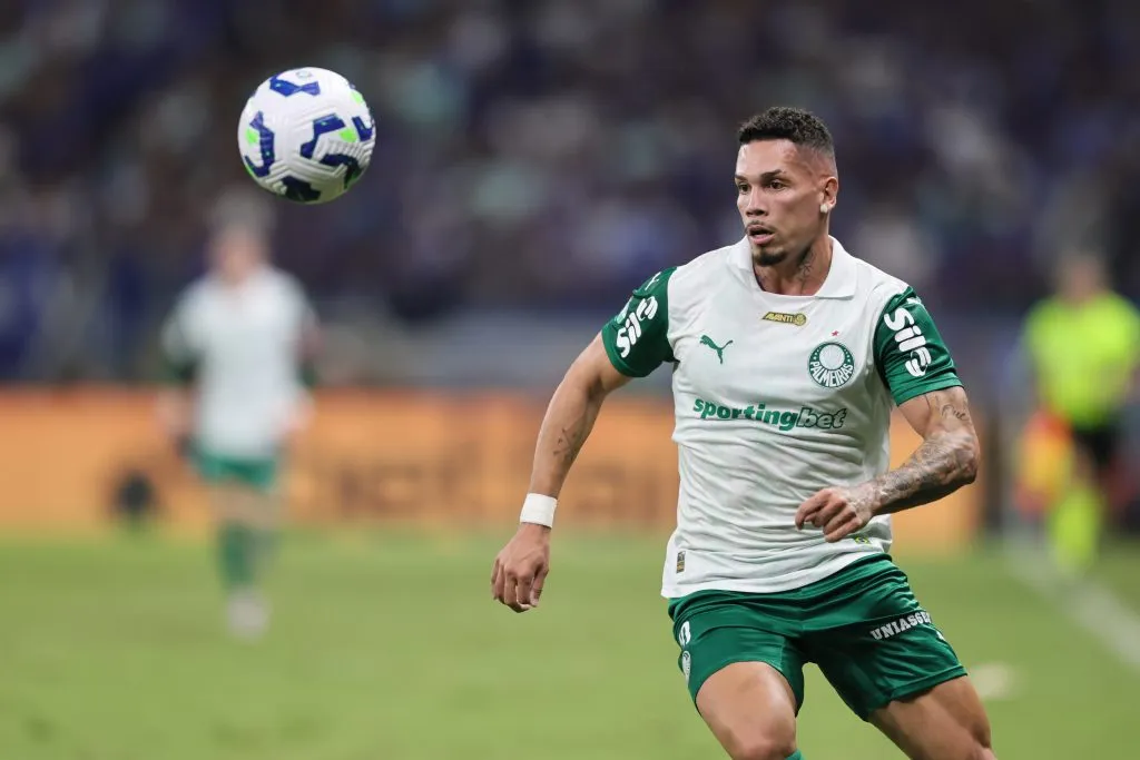 Atuação de Paulinho contra o Porto na estreia do Verdão no Mundial de Clubes deixou a torcida insatisfeita. Foto: Gilson Lobo/AGIF