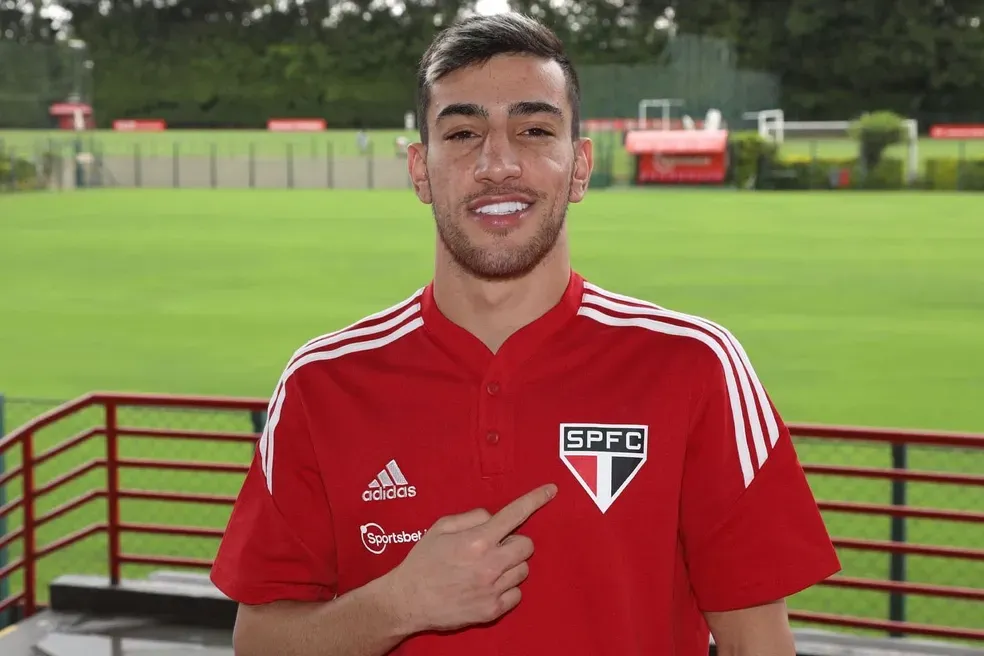 Atacante Pedrinho em sua passagem pelo São Paulo – Foto: Divulgação/São Paulo