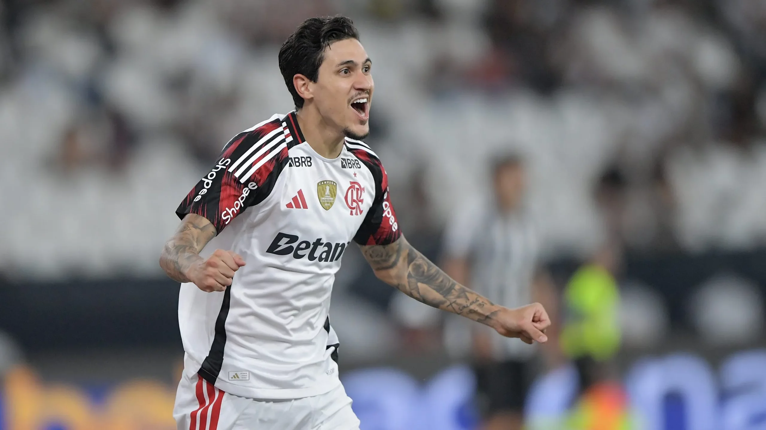 Pedro jogador do Flamengo comemora seu gol durante partida contra o Botafogo. Foto: Thiago Ribeiro/AGIF