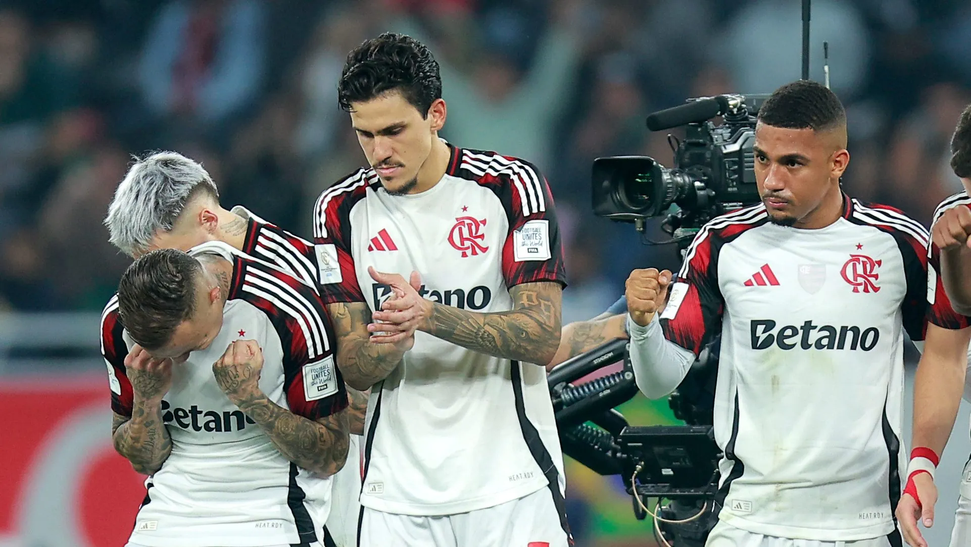 Jogadores do Flamengo durante as penalidades contra o PSG. Foto: Getty Images/Getty Images