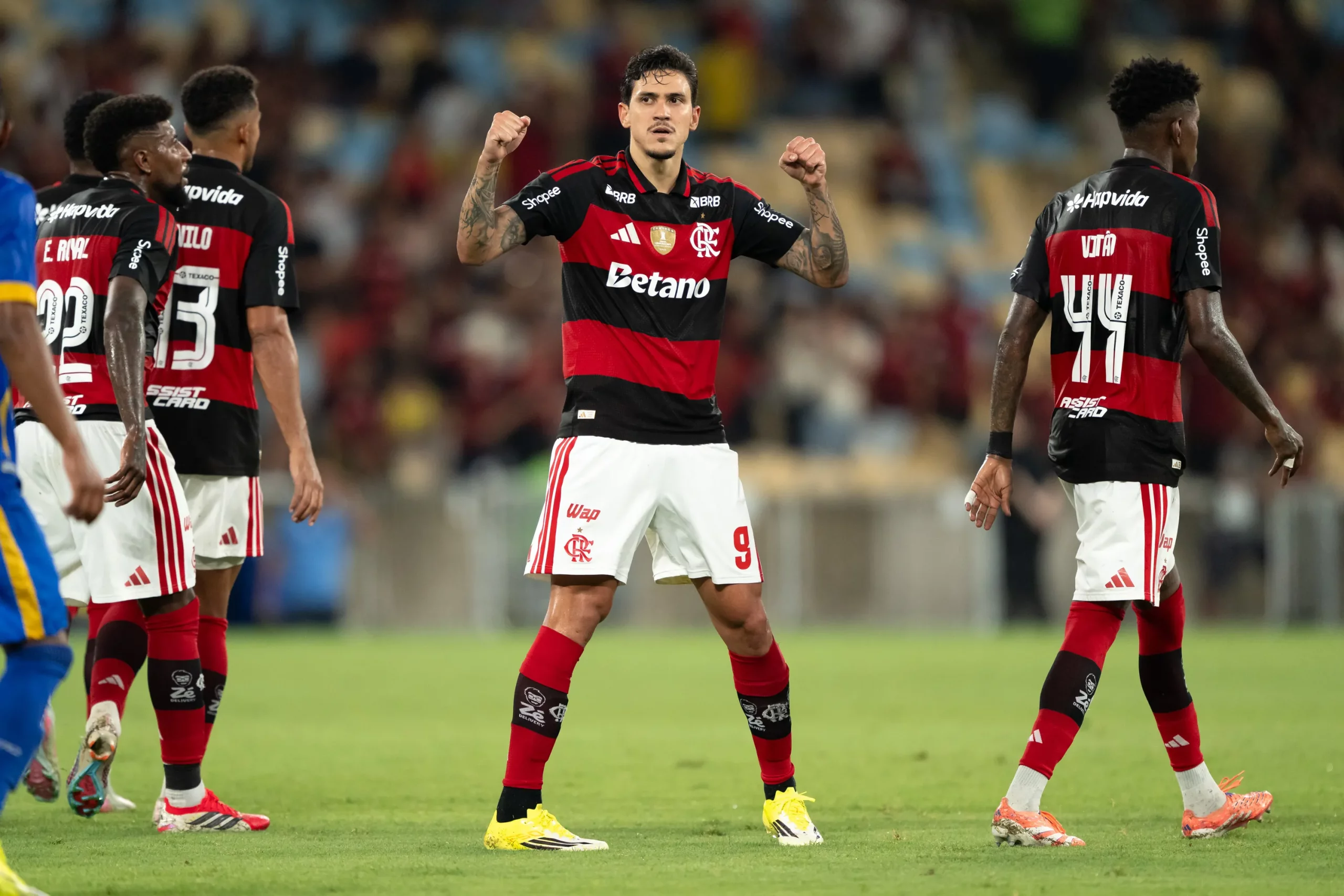 RJ – RIO DE JANEIRO – 07/02/2026 – CARIOCA 2026, FLAMENGO X SAMPAIO CORREA – Pedro jogador do Flamengo comemora seu gol durante partida contra o Sampaio Correa no estadio Maracana pelo campeonato Carioca 2026. Foto: Jorge Rodrigues/AGIF