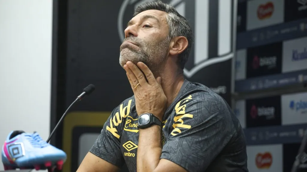 Pedro Caixinha em coletiva
