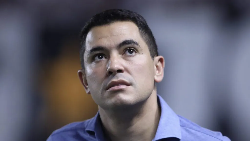 Foto: Reinaldo Campos/AGIF – Pedro Martins defende a contratação de um técnico mais experiente.