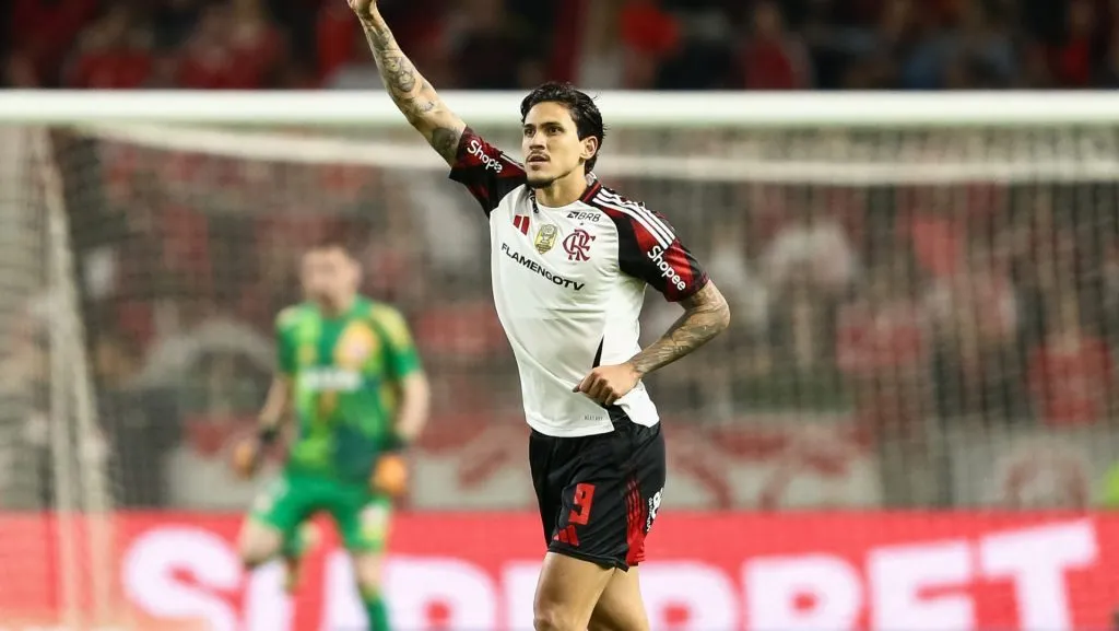 Pedro comemorando pelo Flamengo – Foto: Reprodução/Getty Images