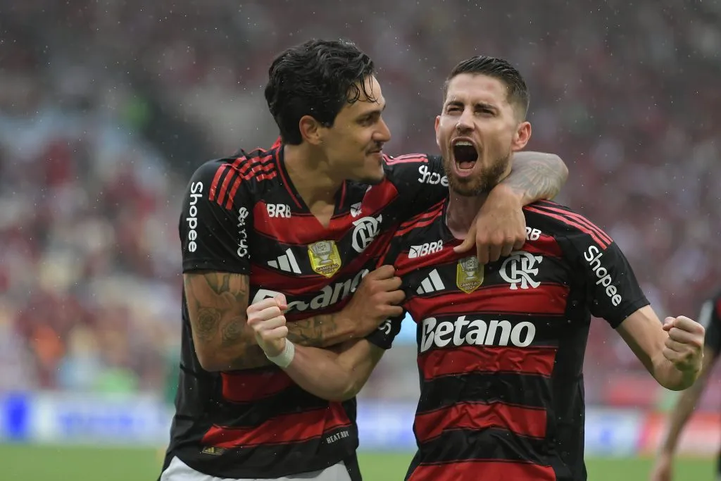 Pedro e Jorginho comemoram gol pelo Flamengo. Foto: Thiago Ribeiro/AGIF