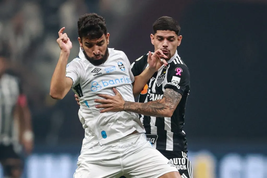 Pepê, do Grêmio, é o alvo prioritário do Santos para o setor de meio de campo para 2025 – Foto: Gilson Lobo/AGIF