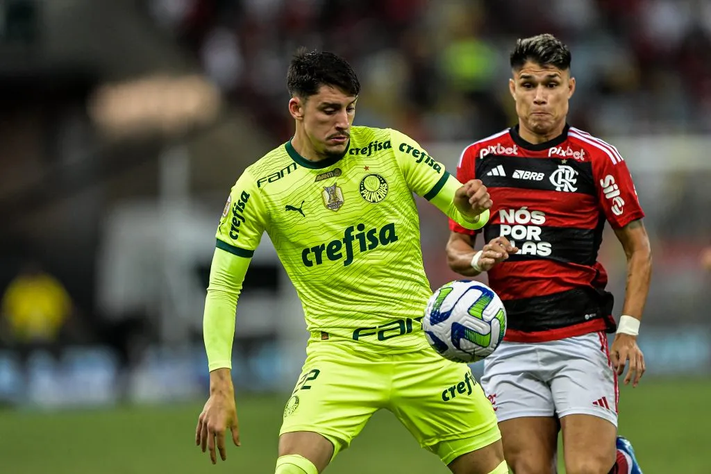 Piquerez jogador do Palmeiras durante partida contra o Flamengo no estadio Maracana pelo campeonato Brasileiro A 2023. Foto: Thiago Ribeiro/AGIF