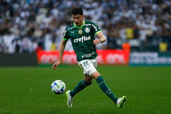 Foto: Ricardo Moreira/Getty Images – Piquerez foi eleito o segundo melhor lateral-esquerdo do Mundo