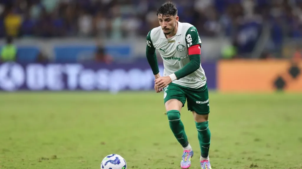 MG – BELO HORIZONTE – 01/06/2025 – BRASILEIRO A 2025, CRUZEIRO X PALMEIRAS – Piquerez jogador do Palmeiras durante partida contra o Cruzeiro no estádio Mineirao pelo campeonato Brasileiro A 2025. Foto: Gilson Lobo/AGIF