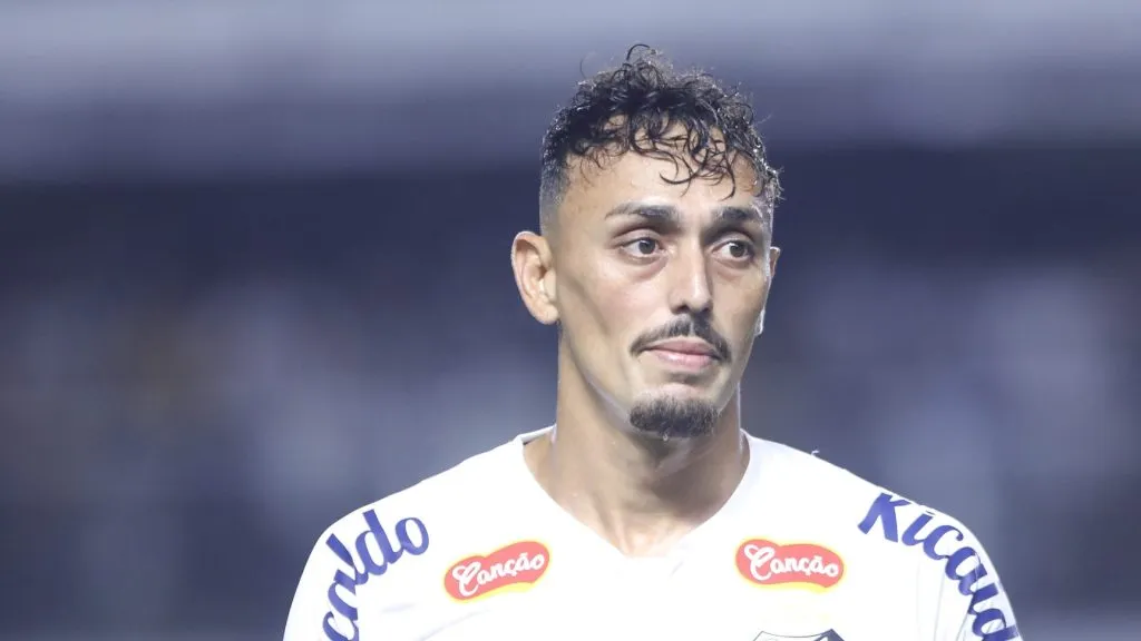 Foto: Reinaldo Campos/AGIF – Diego Pituca puxa a fila de possíveis saídas no elenco do Santos.