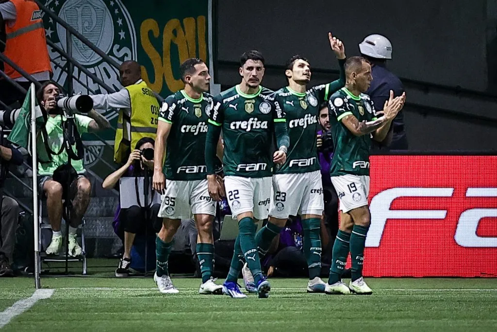 Raphael Veiga jogador do Palmeiras durante partida na Arena Allianz Parque pelo Brasileiro A 2023. Foto: Fabio Giannelli/AGIF