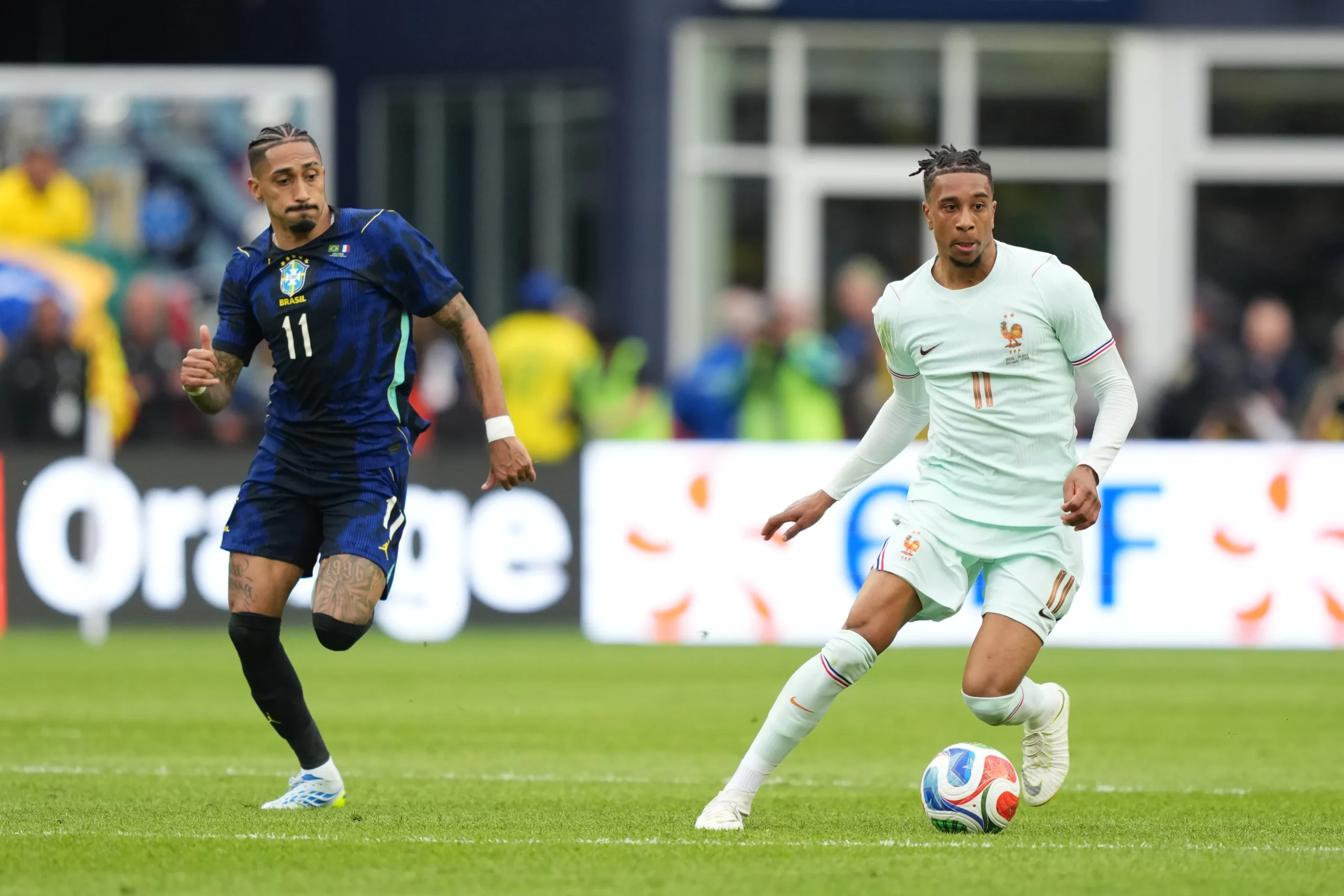 FOXBOROUGH, MASSACHUSETTS – MARCH 26: Michael Olise of France runs with the ball against Raphinha of Brazil during the international friendly match between Brazil and France at Gillette Stadium on March 26, 2026 in Foxborough, Massachusetts.  (Photo by Michael Owens/Getty Images)