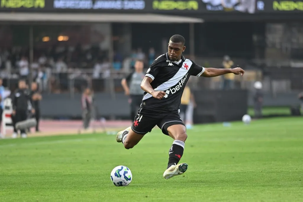 Rayan, joia do Vasco durante partida contra o Santos no estadio Morumbi pelo campeonato Brasileiro A 2025. Foto: Jota Erre/AGIF