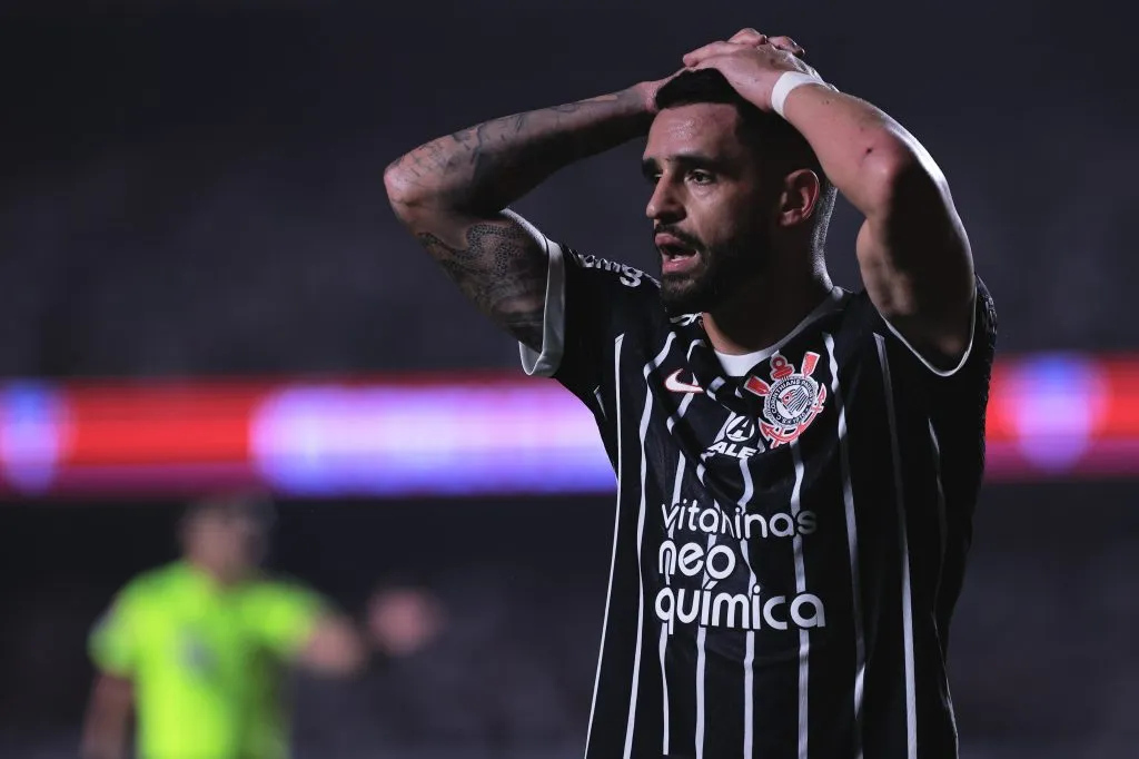 Renato Augusto jogador do Corinthians lamenta chance perdida durante partida contra o Sao Paulo no estadio Morumbi pelo campeonato Copa do Brasil 2023. Foto: Ettore Chiereguini/AGIF