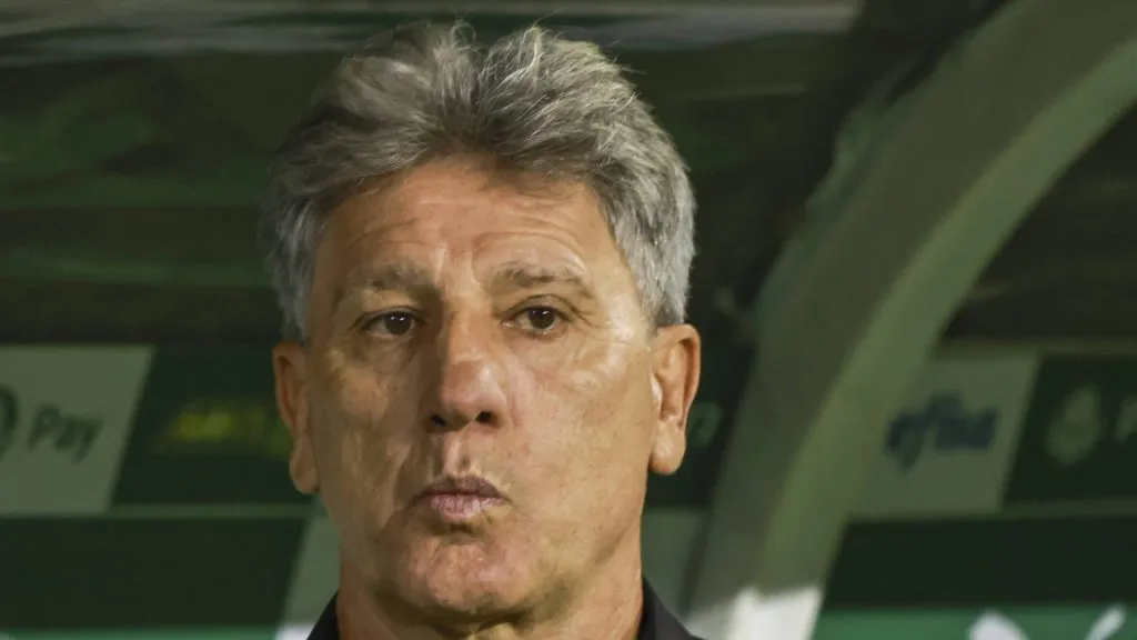 Foto: IMAGO / TheNews2 – Além de Luís Castro, Renato Gaúcho, Cuca e outros treinadores são analisados na Vila Belmiro.