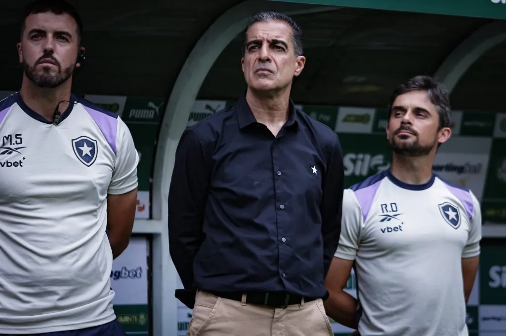 Renato Paiva, técnico do Botafogo – Foto: Fabio Giannelli/AGIF