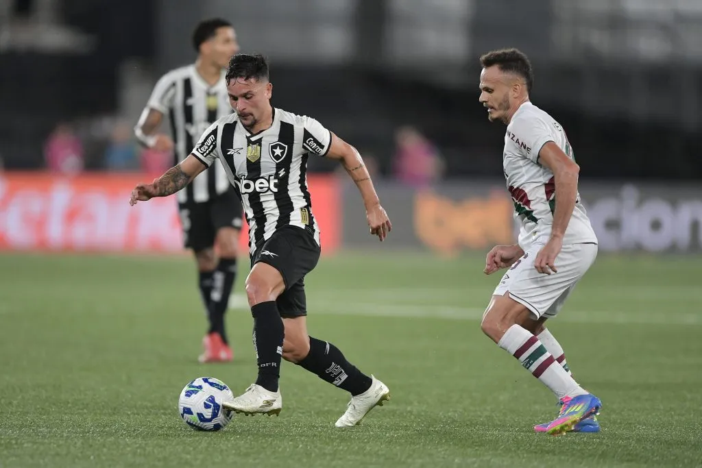 RJ – RIO DE JANEIRO – 26/04/2025 – BRASILEIRO A 2025, BOTAFOGO X FLUMINENSE – Artur jogador do Botafogo durante partida contra o Fluminense no estadio Engenhao pelo campeonato Brasileiro A 2025. Foto: Thiago Ribeiro/AGIF