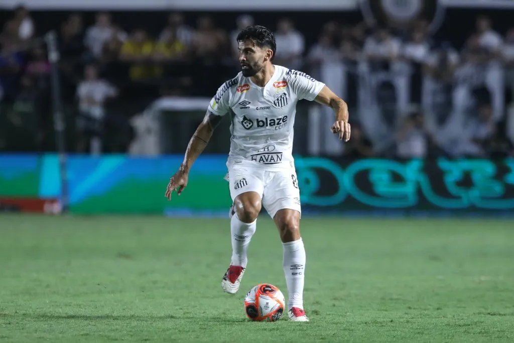 Rincón em ação pelo Santos. Foto: Reinaldo Campos/AGIF
