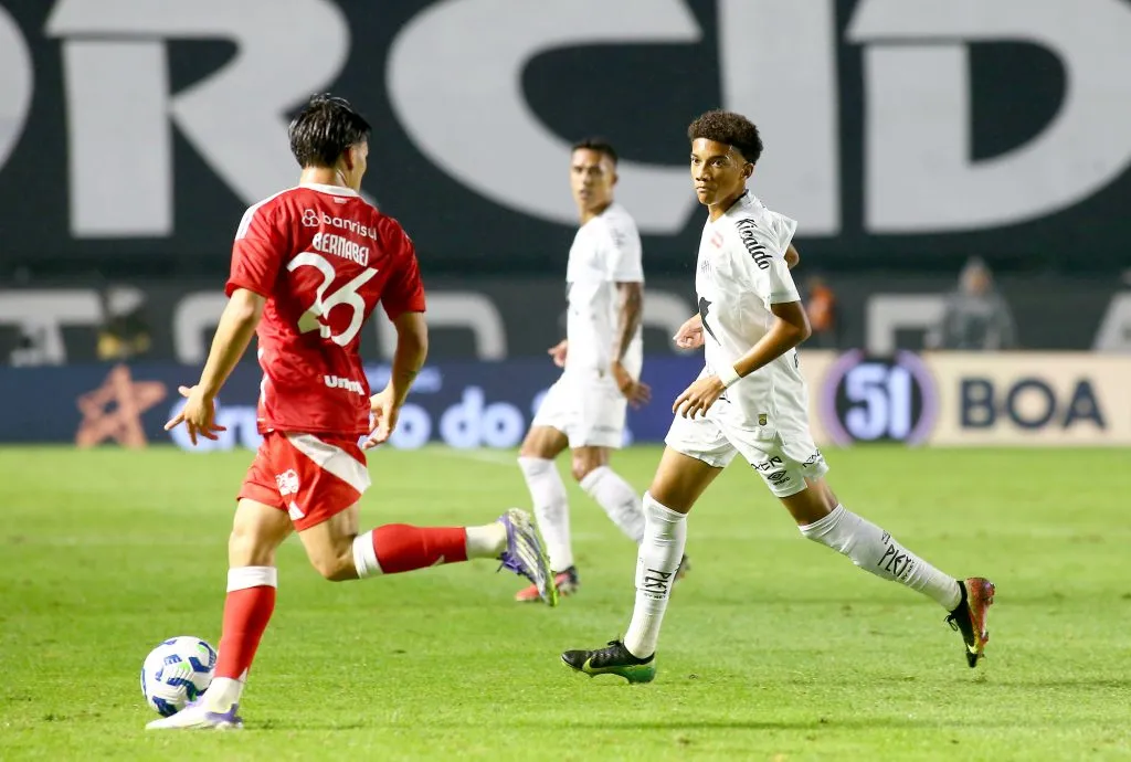 Robinho Jr durante o jogo contra o Internacional. Foto: Mauricio De Souza/AGIF