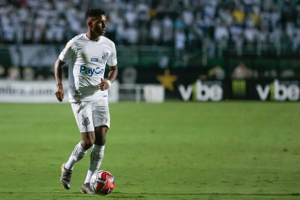 Foto: Marcello Zambrana/AGIF – Rodrygo foi revelado pelo Santos