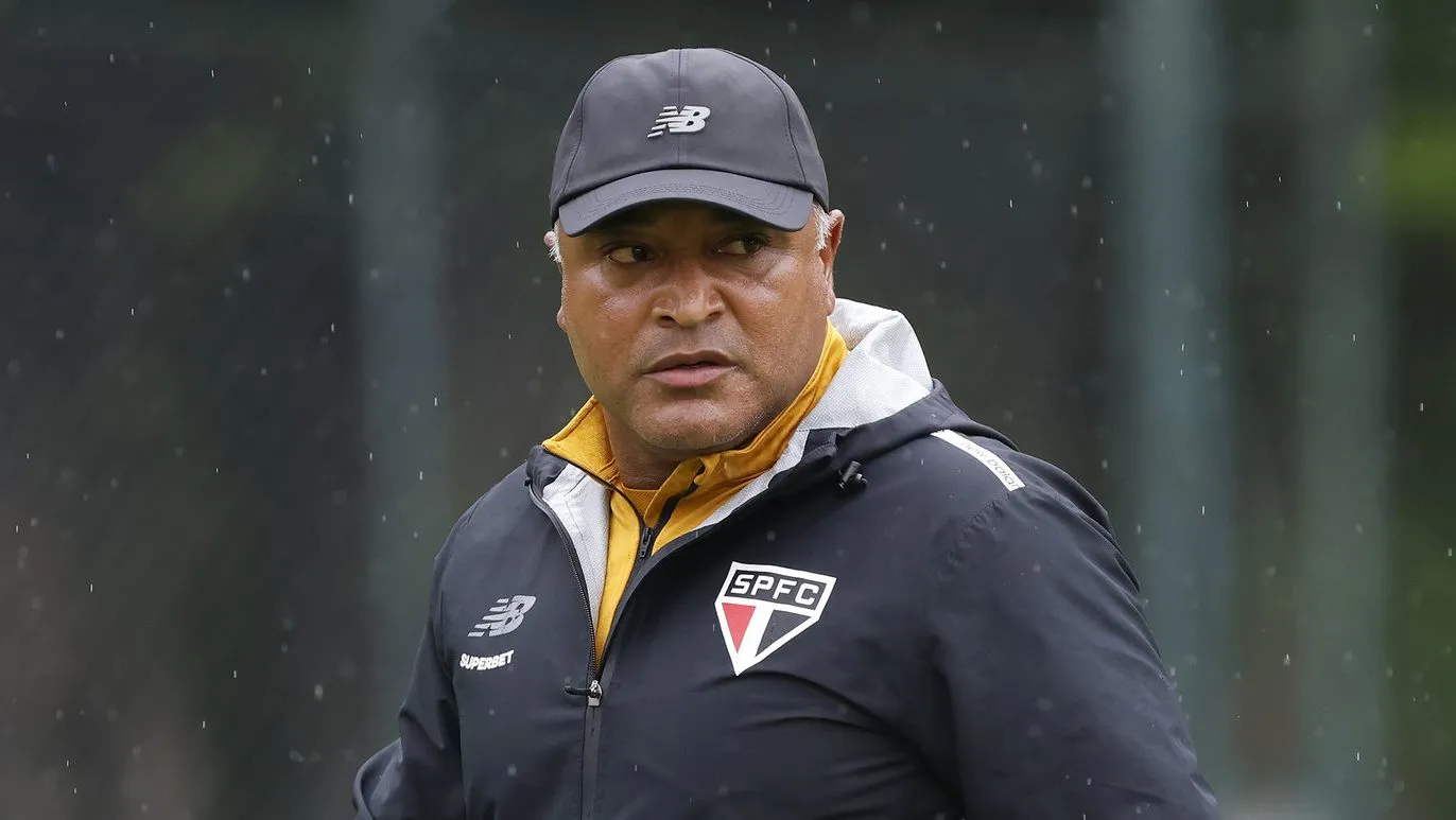 Roger Machado em treino no CT da Barra Funda – Foto:  Rubens Chiri / São Paulo FC