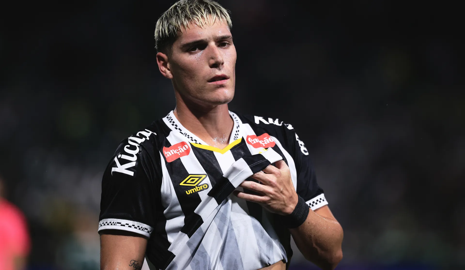 Rollheiser em ação pelo Santos no Paulistão 2026 – Foto: Ettore Chiereguini/AGIF