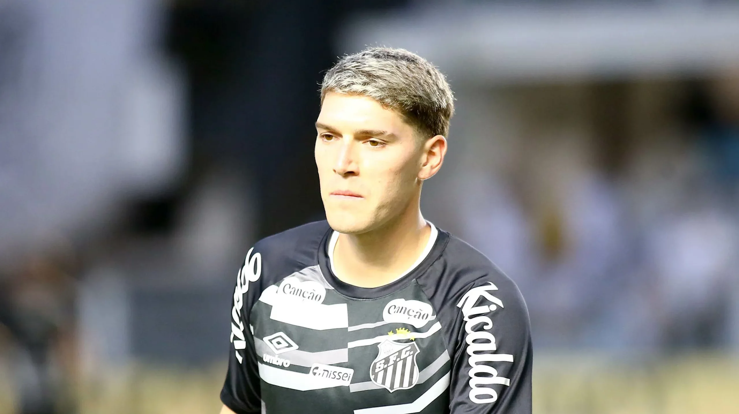Foto: Mauricio De Souza/AGIF – Rollheiser tem contrato no Santos até 2028.