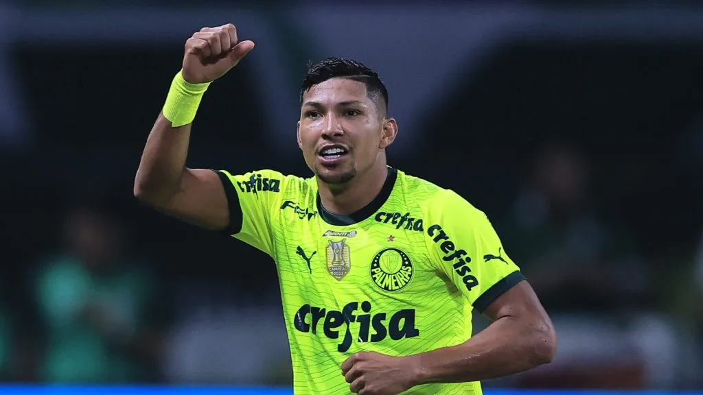 Atacante em partida pelo Palmeiras
