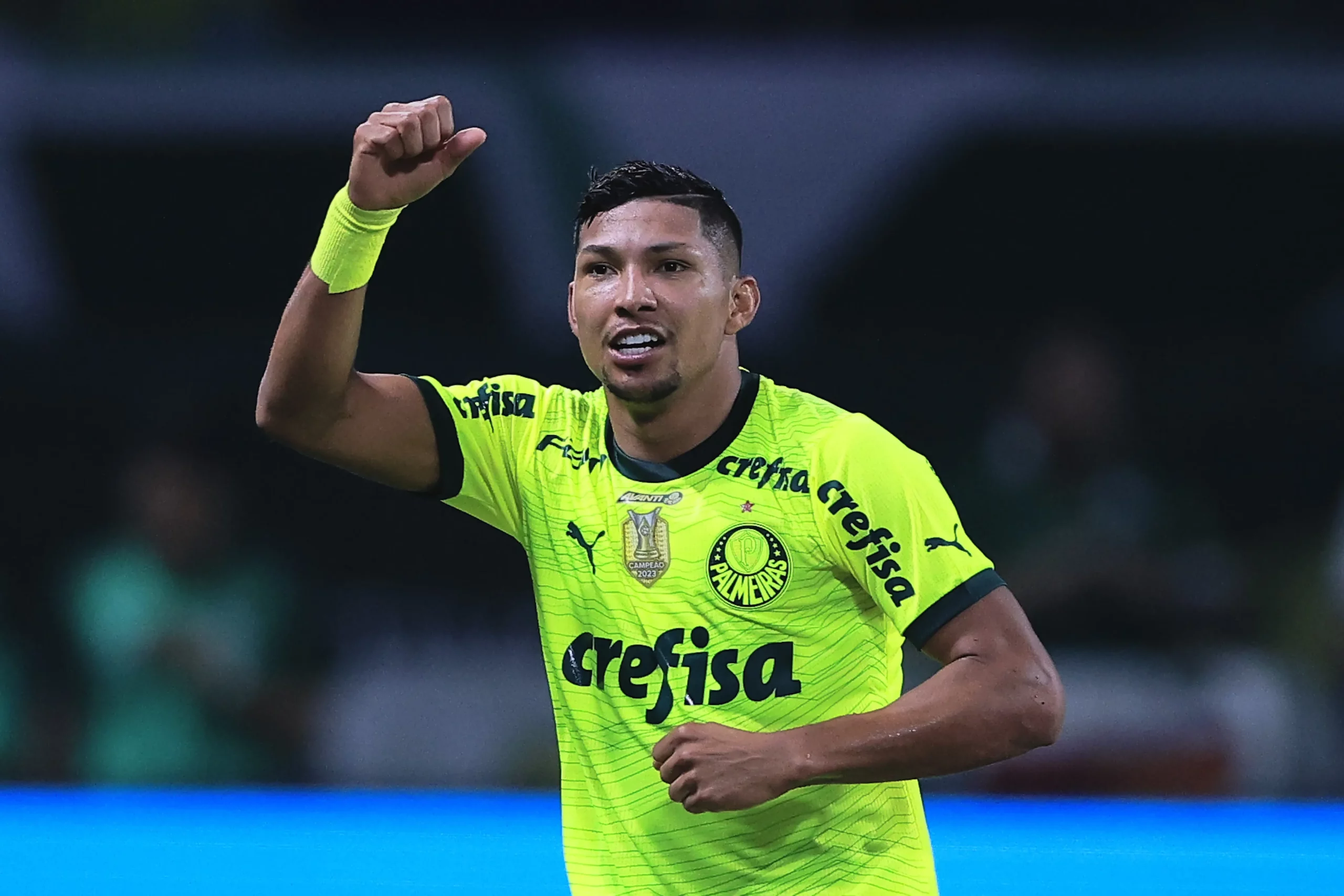 Rony nos tempos de Palmeiras comemora seu gol durante partida contra o Bahia no estadio Arena Allianz Parque pelo campeonato Brasileiro A 2024. Foto: Ettore Chiereguini/AGIF