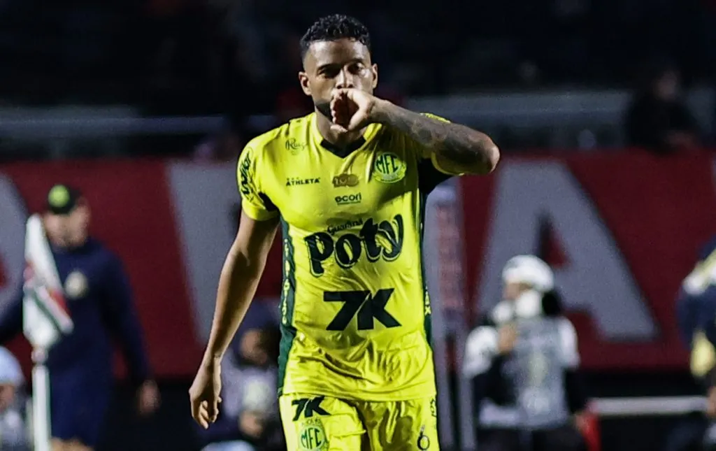 SP – SAO PAULO – 24/05/2025 – BRASILEIRO A 2025, SAO PAULO X MIRASSOL –  Reinaldo jogador do Mirassol comemora seu gol durante partida contra o Sao Paulo no estadio Morumbi pelo campeonato Brasileiro A 2025. Foto: Fabio Giannelli/AGIF