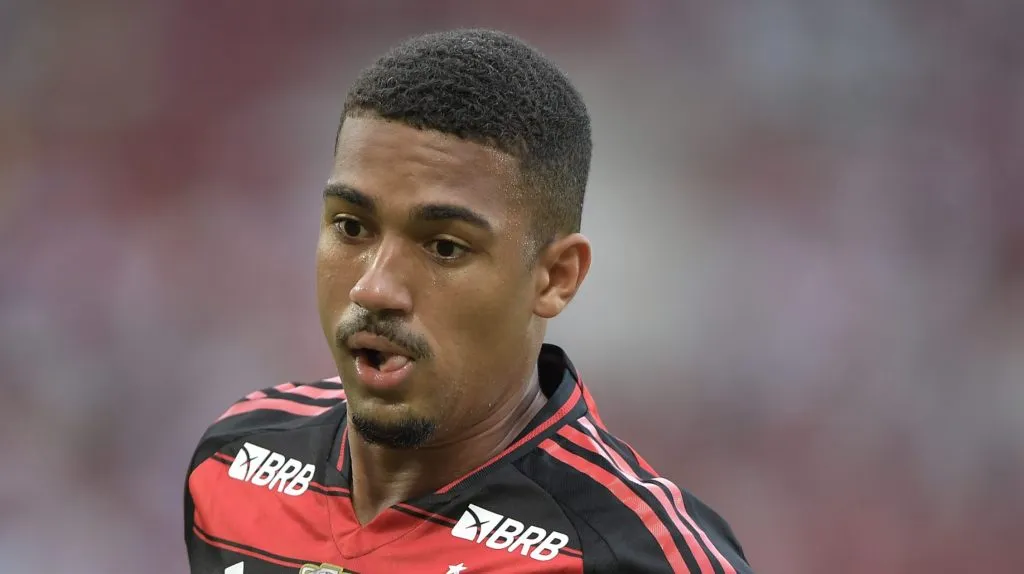 Samuel Lino jogador do Flamengo durante partida contra o Gremio no estadio Maracana pelo campeonato Brasileiro A 2025.