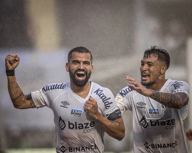 Rincón e Marcos Leonardo (2x) balançaram as redes na partida contra o Vasco. Foto: Raul Baretta/Santos FC