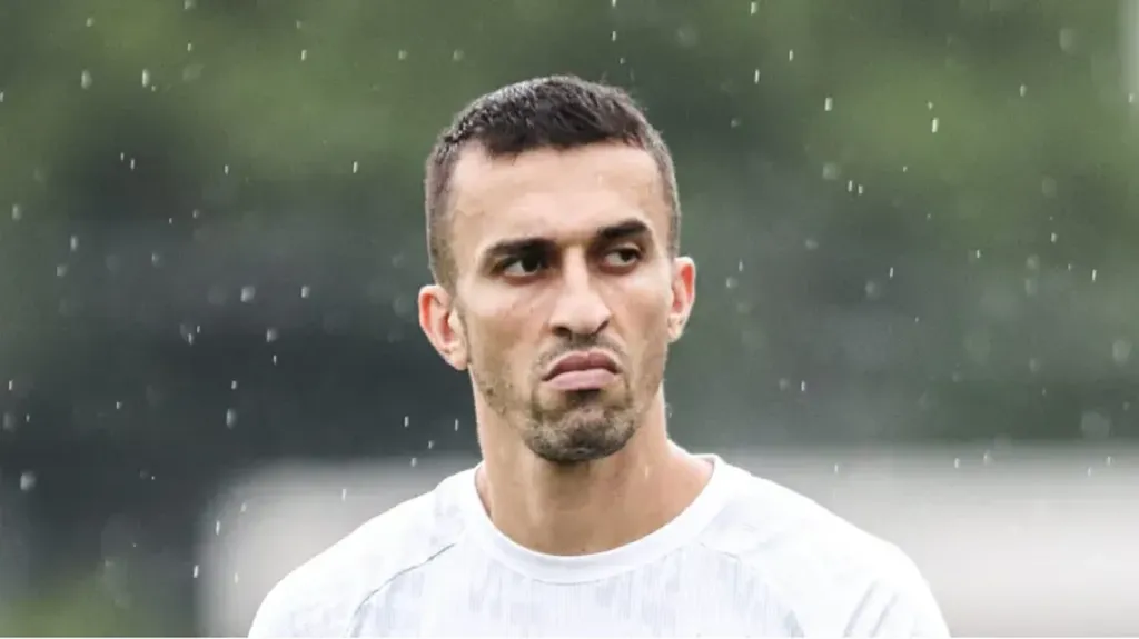 Foto: Reinaldo Campos/AGIF - João Schmidt em treino pelo Santos