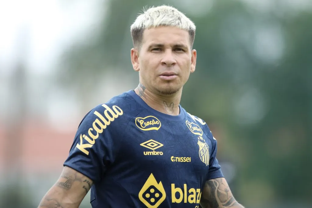 Foto: Reinaldo Campos/AGIF – Soteldo será um dos protagonistas do setor ofensivo do Santos em 2025