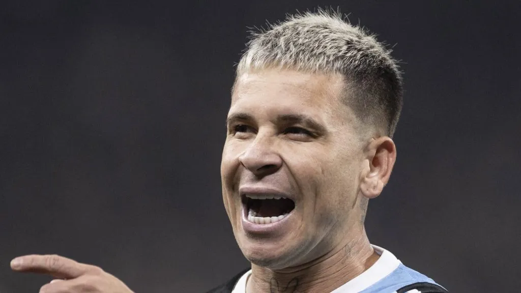 Foto: Marco Galvão/Fotoarena – Yeferson tem futuro indefinido após passagem pelo Grêmio.